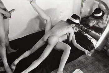 Photographie They met a girl on Acid in Bryant Park at 6 am and took her home (42nd Street Series) du portfolio Teenage Lust de Larry Clark